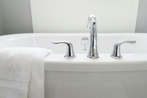 Поради щодо вибору змішувача для ванни: стоячі, настінні або окремо стоять? фото